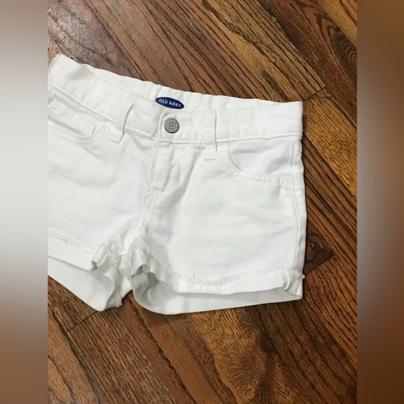 Old Navy White Denim Jean Shorts 
Small 6 / 7 Girls 
Elastic Adjustable Waist - Picture 6 of 11